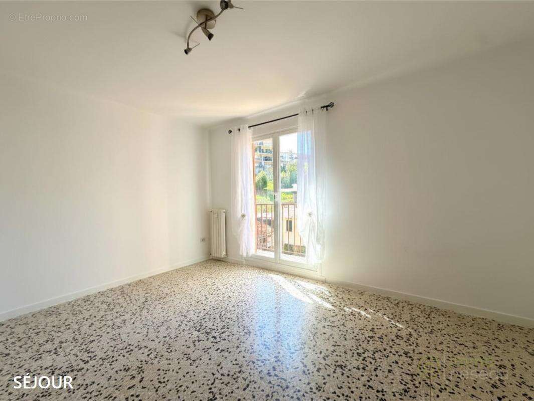 Appartement à ROQUEBRUNE-CAP-MARTIN