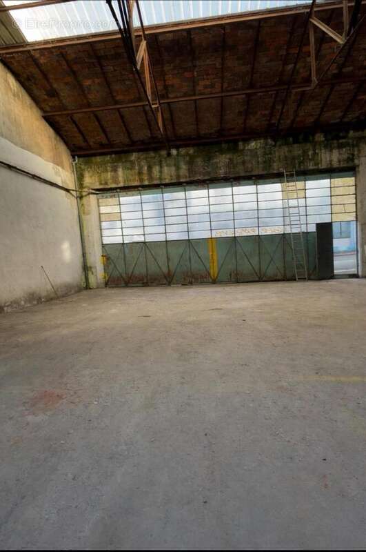 Commerce 400 m² à Saint-Etienne  - photo 3