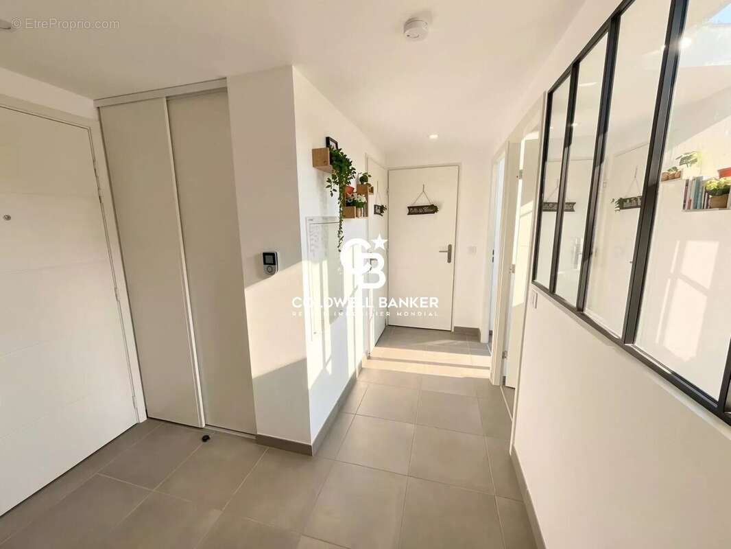 Appartement à PUGET-SUR-ARGENS