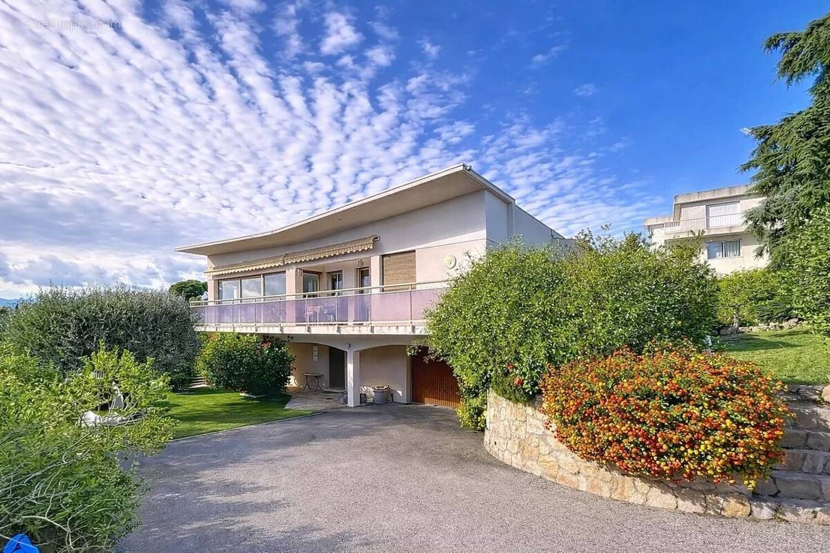 Maison à SAINT-LAURENT-DU-VAR