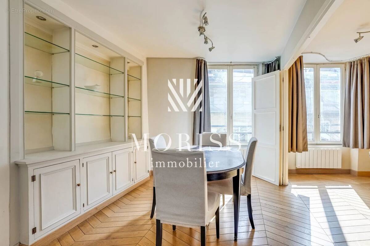 Appartement à PARIS-1E