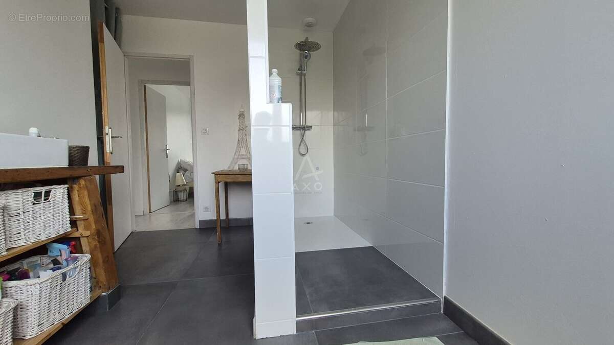 Maison familiale R+1 de 160 m²  4 chambres  Jardin avec espace BBQ et abri - photo 8