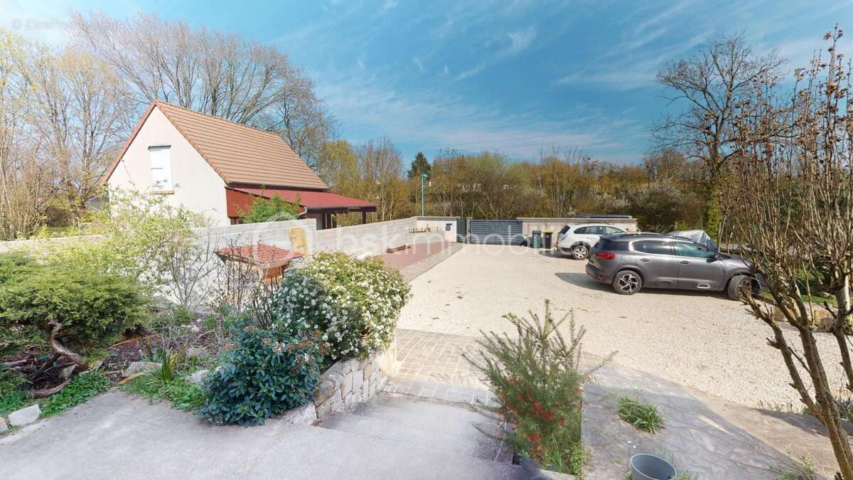 Maison à SAINT-DOULCHARD