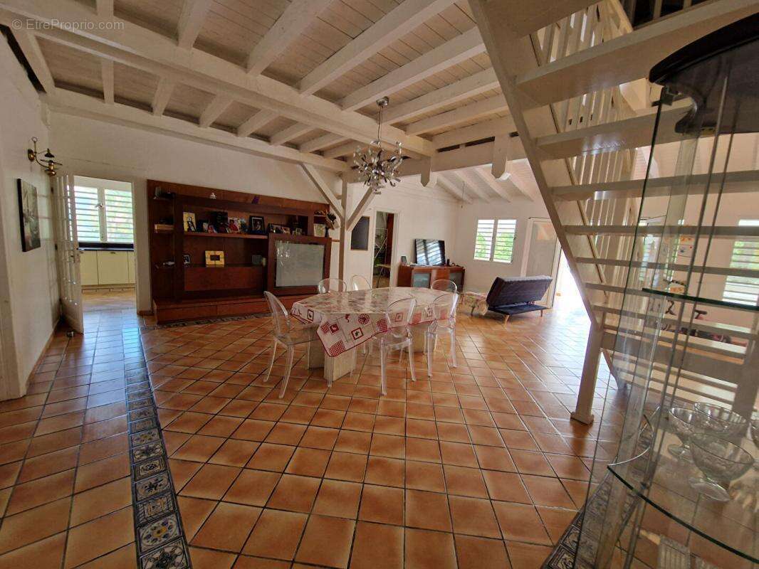 Maison à PETIT-BOURG