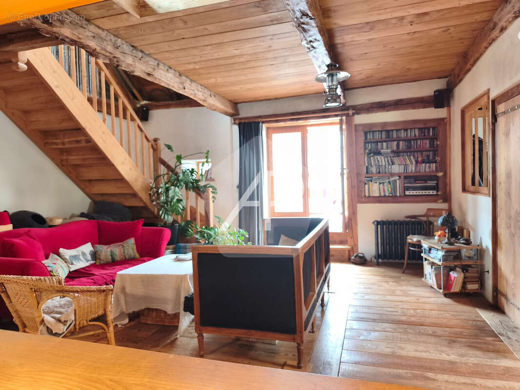 Maison 194 m² à Puy-Saint-Pierre  - photo 4