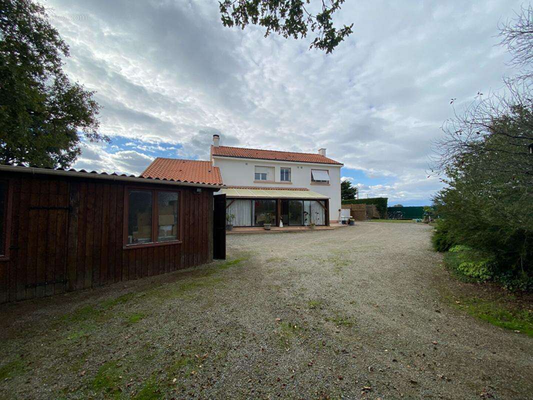 Maison à SAINT-HILAIRE-DE-CHALEONS