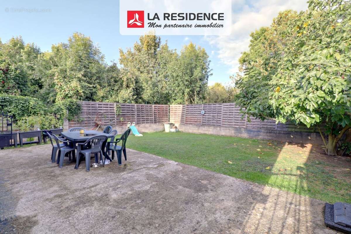 Maison à MAURECOURT