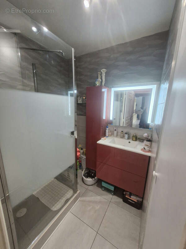 Bron centre  appartement type 2 avec terrasse - photo 6