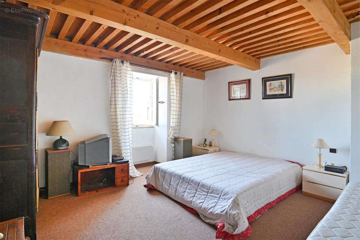 Maison de 12 pièces de 231 m² à Saint-Jean-de-Ceyrargues - photo 12