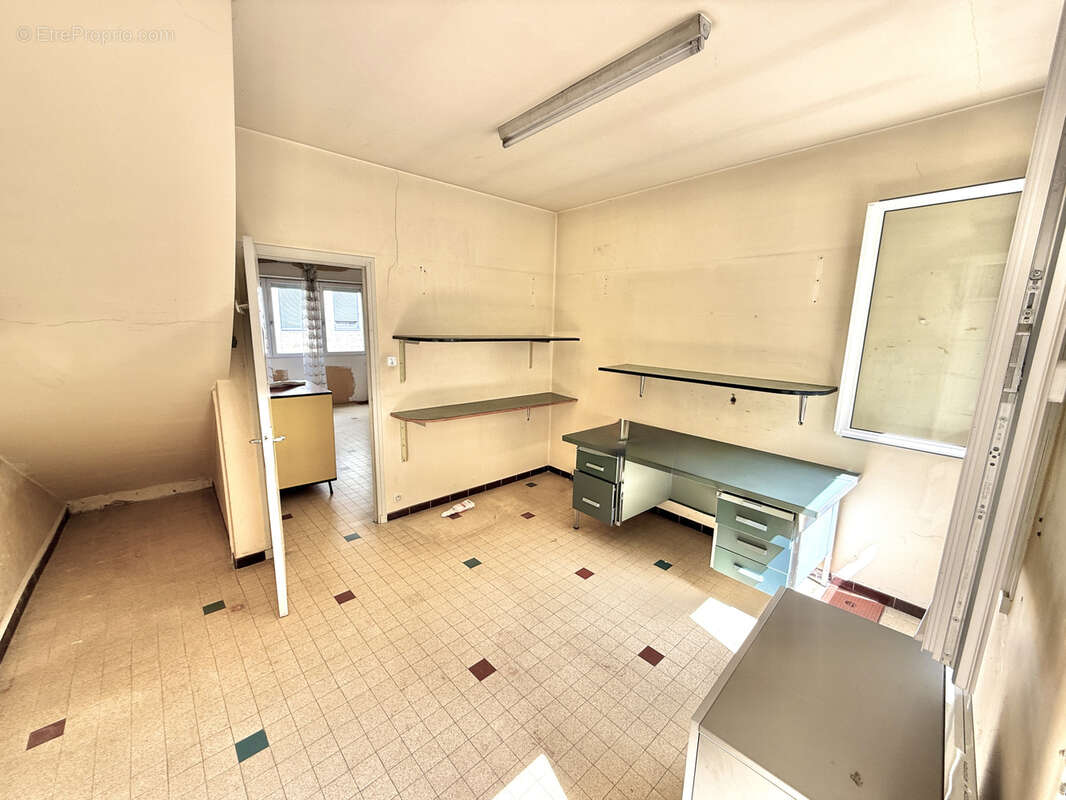 Maison de village familiale 8 chambres  205 m2 avec cour, garage double   Saint Didier en Velay- centre villag - photo 11