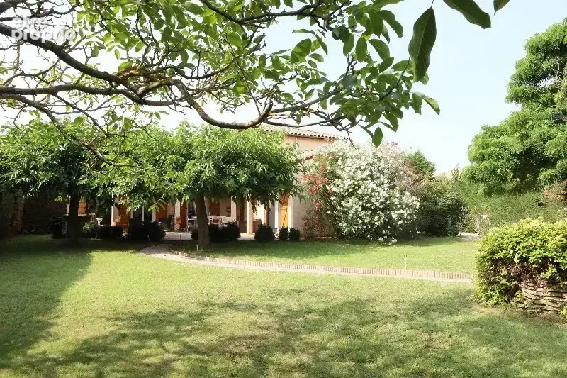 Villa sur un grand jardin avec double garage - photo 2