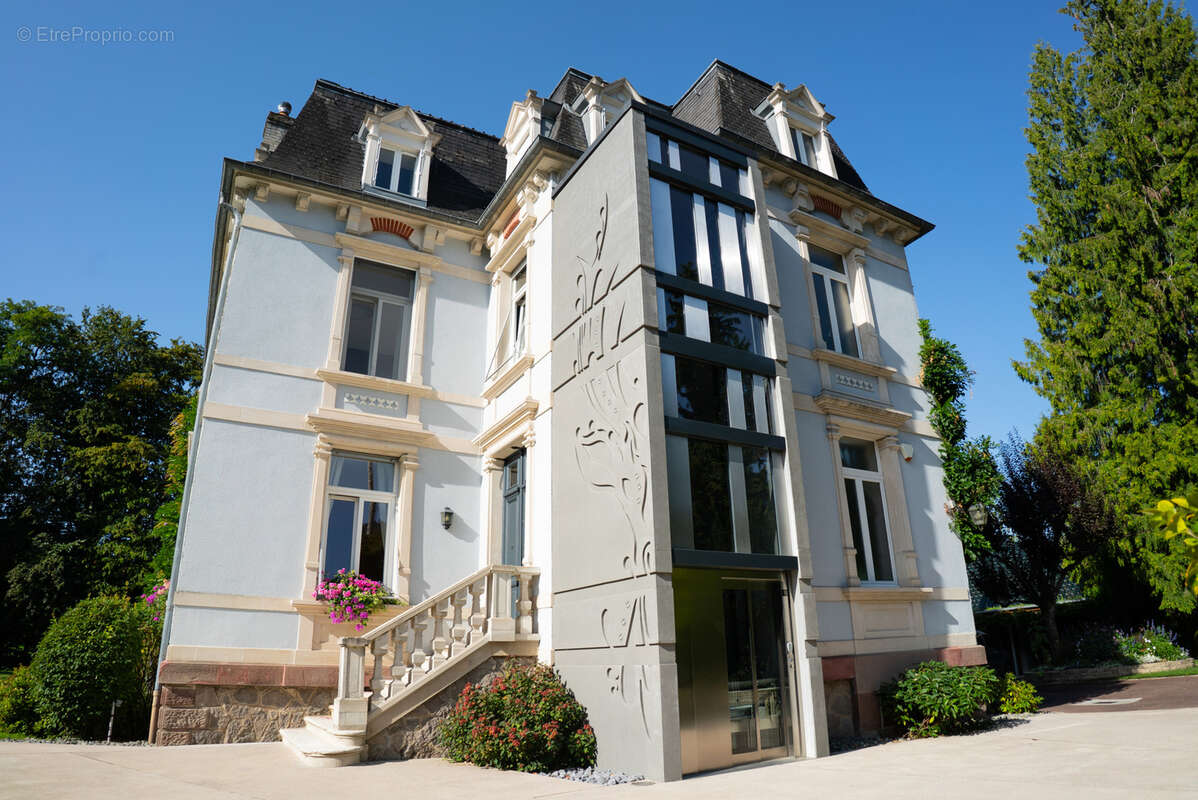 Maison à ROUGEMONT-LE-CHATEAU