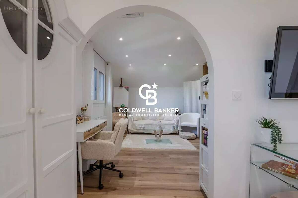 Maison à MONTAGNOLE