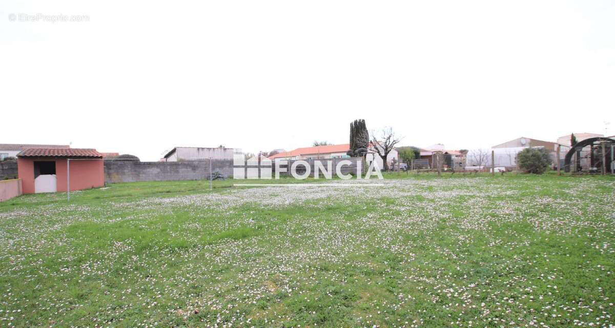 Terrain à LA JARRIE