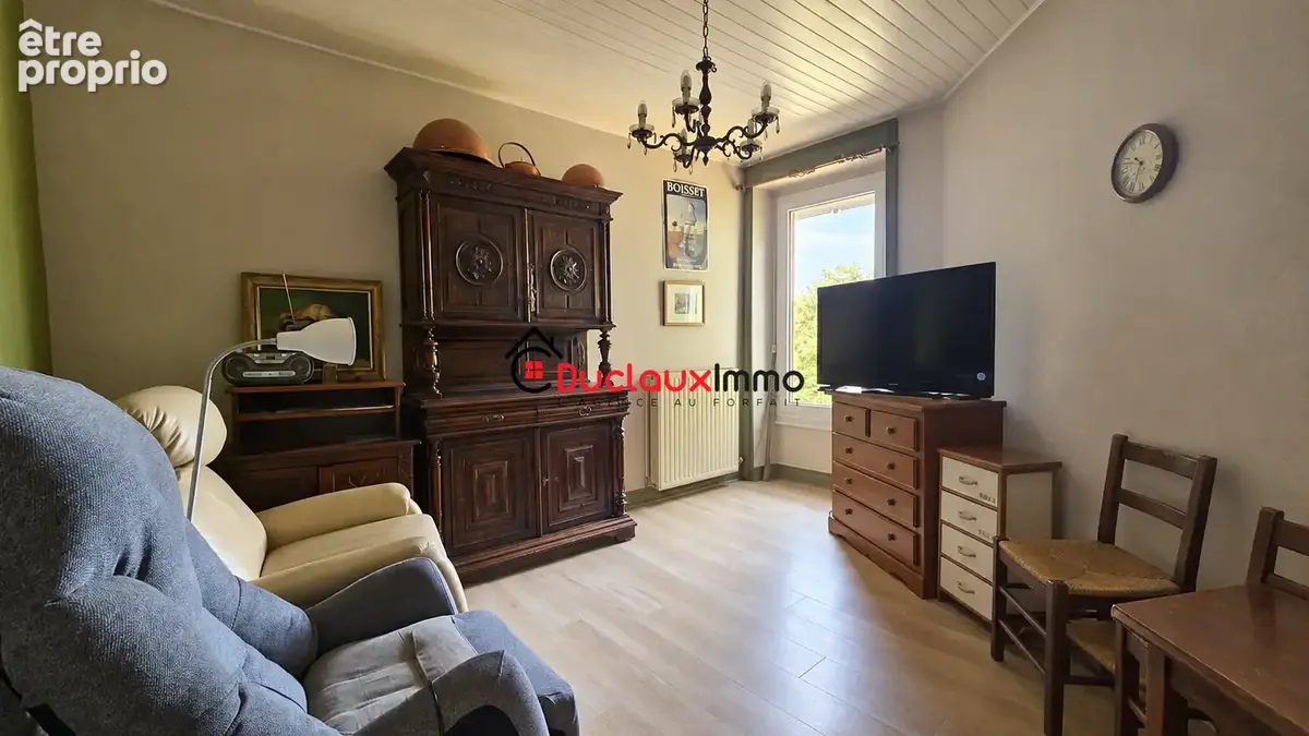 Grande maison individuelle, très bien exposée, sur un agréable terrain clos et arboré. - photo 4
