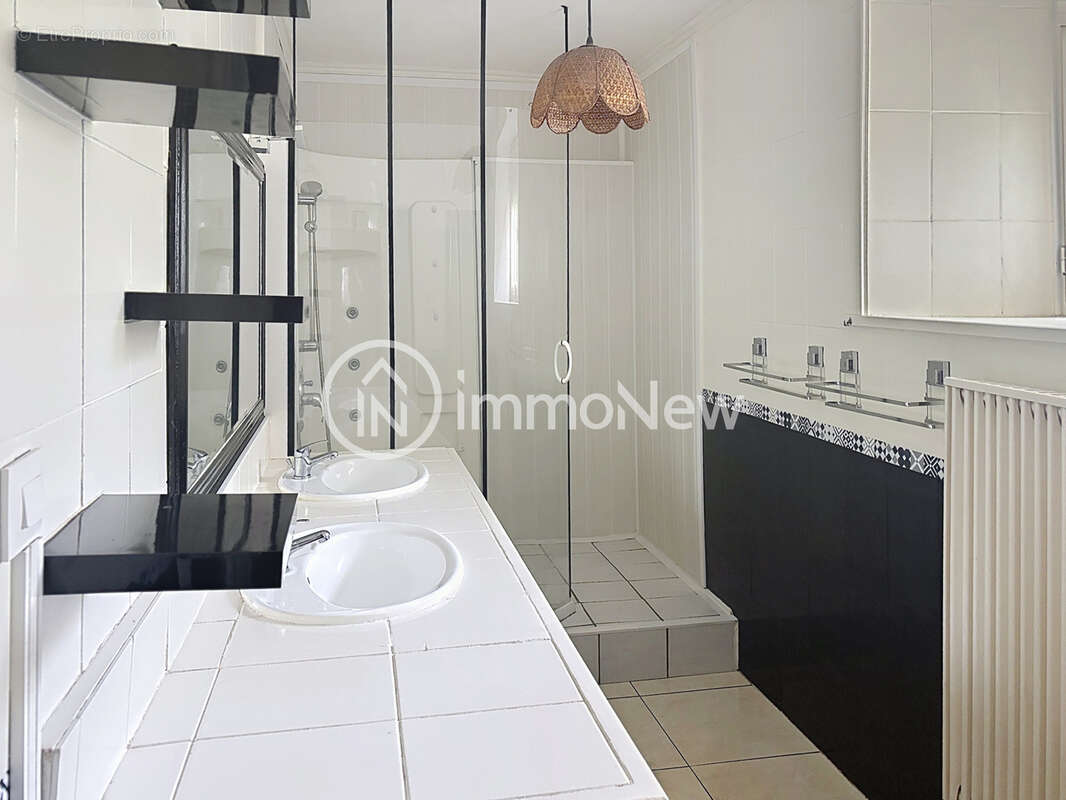 Rare a la vente, maison 230 m2  avec 5 chambres sur un beau terrain de 1700 m2 avec sa vue exceptionnelle - photo 12