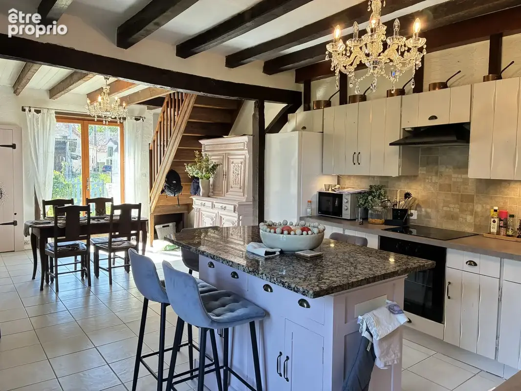 Une maison de caractère, magnifiquement aménagée, vendue meublée! - photo 3