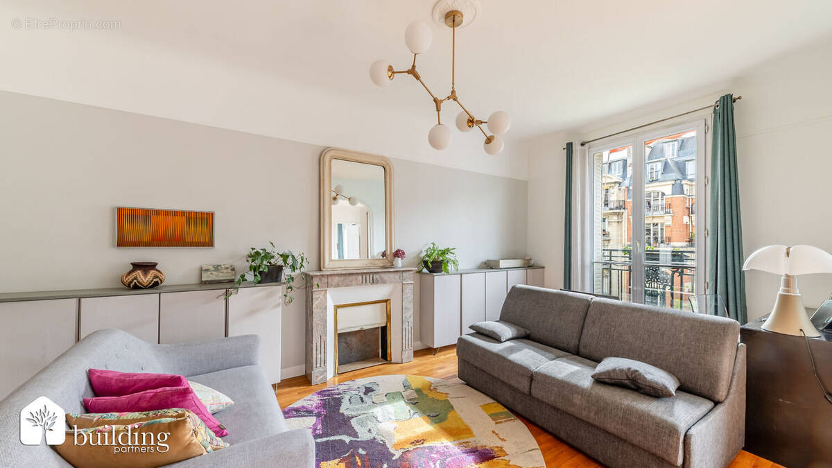 Appartement à PARIS-16E