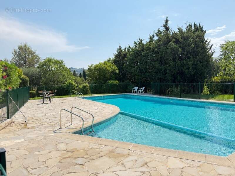 Comme une maison de vacances toute l'année – Maison rénovée avec jardin, deux terrasses et piscine à Grasse Saint-Mathieu - photo 19