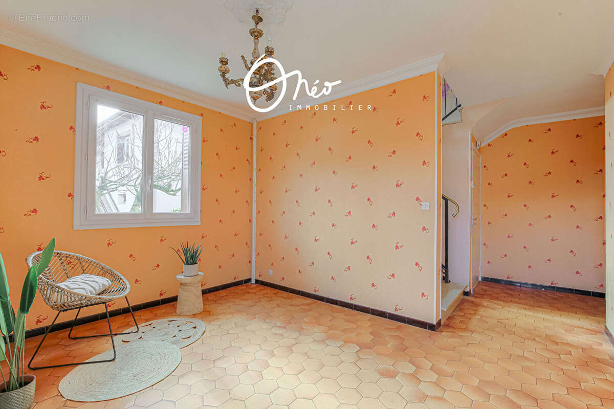 Mions - Maison 6 pièces avec garage sur une parcelle de 913 m2 - photo 4