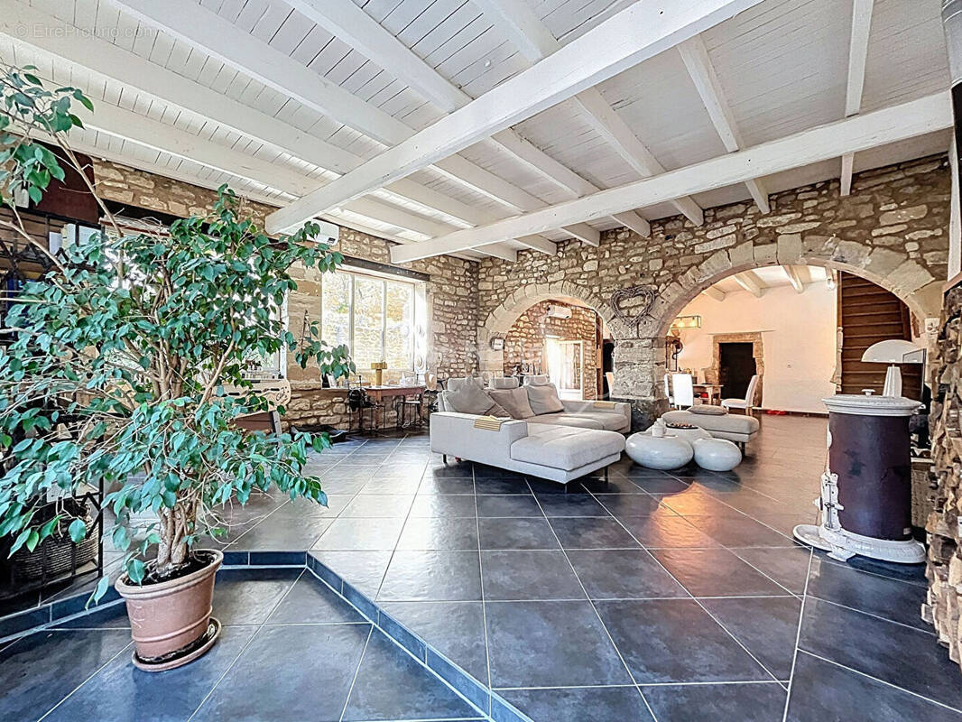 Maison à LA BAUME-DE-TRANSIT