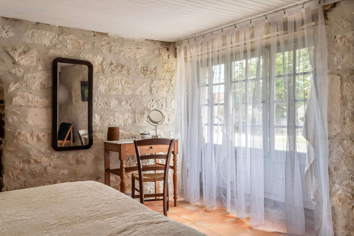 Maison à MONTJOI