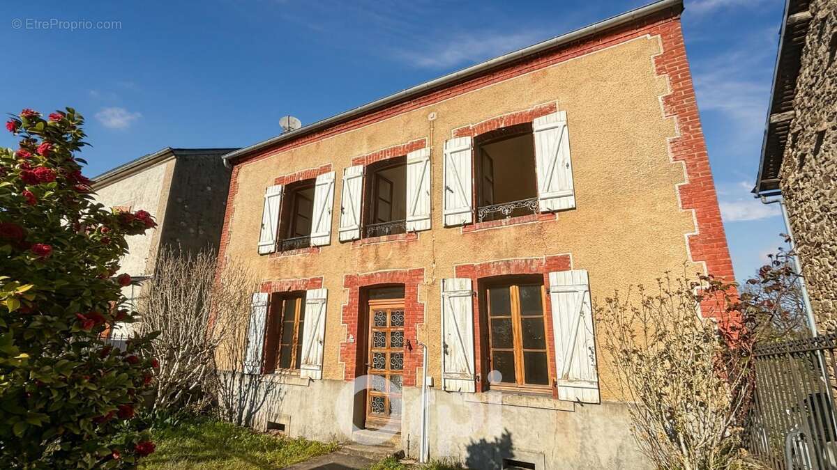 Maison à SAINT-SULPICE-LAURIERE