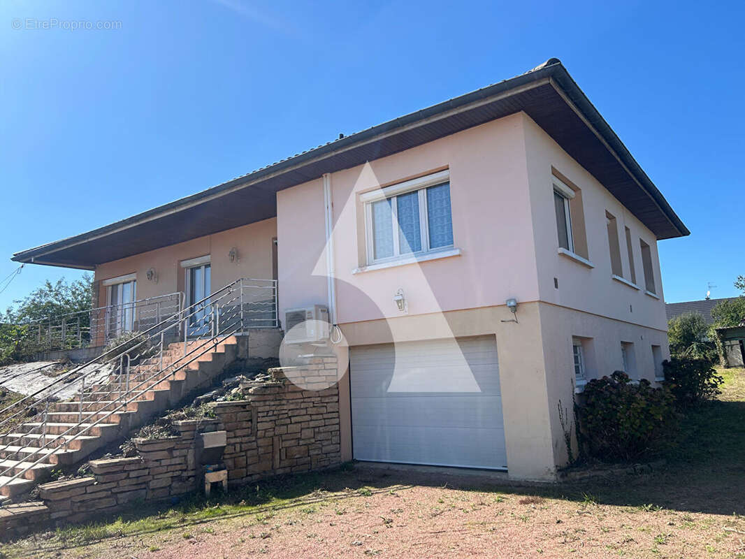 Maison à CHAMPFORGEUIL