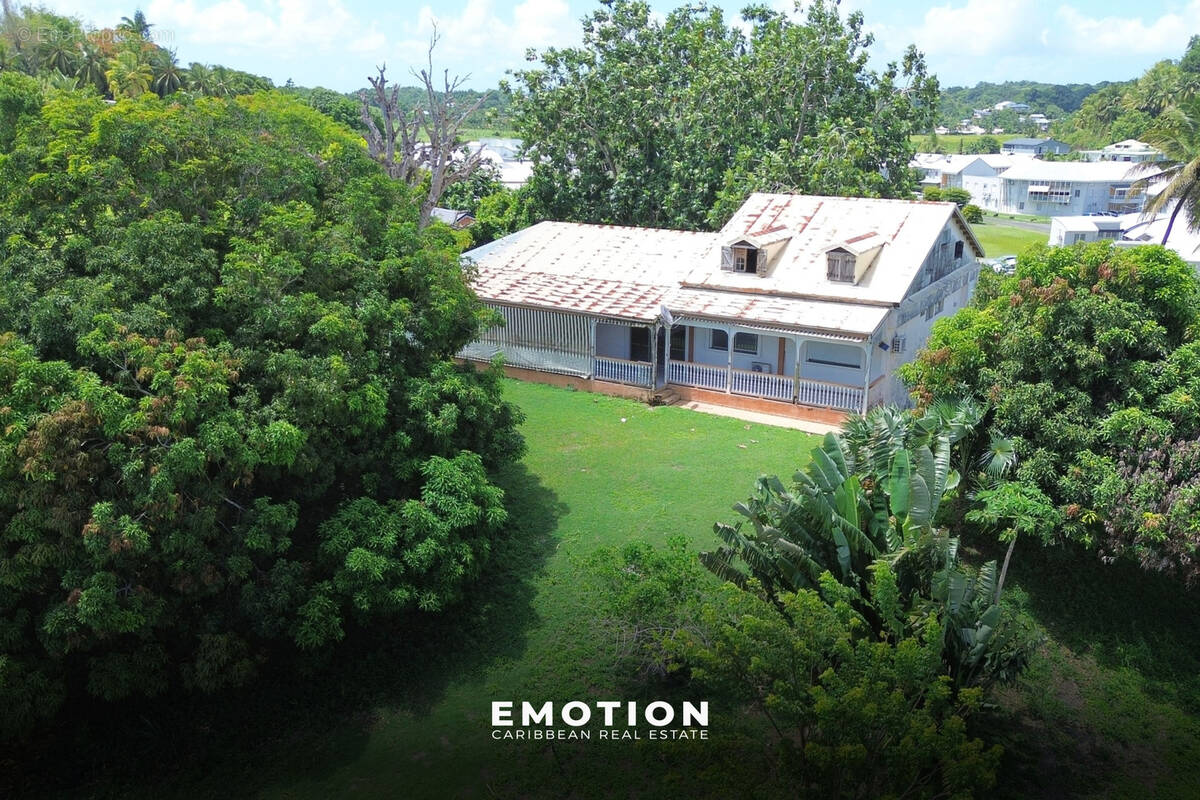 Maison à LES ABYMES