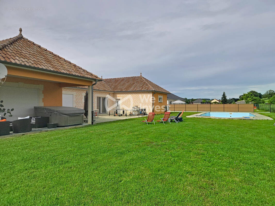 Maison à MARGUT
