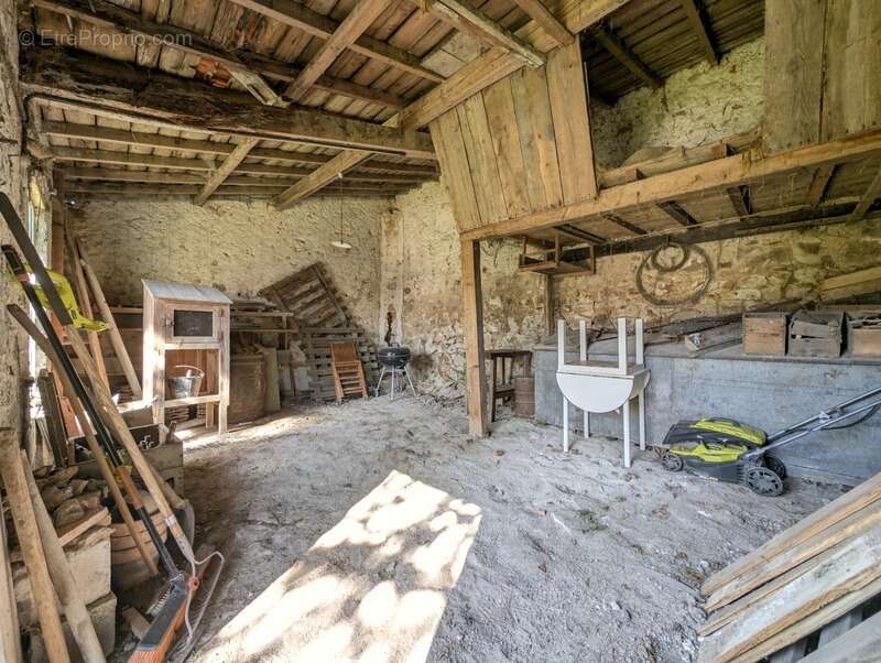 Appartement à COURS-LA-VILLE