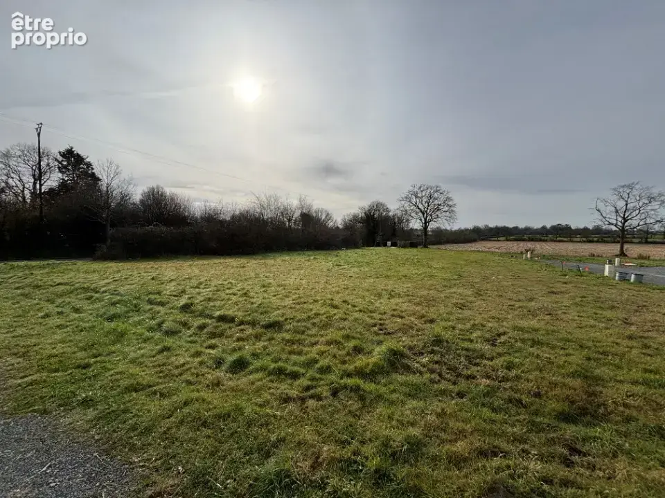 Terrain à LEZIGNE