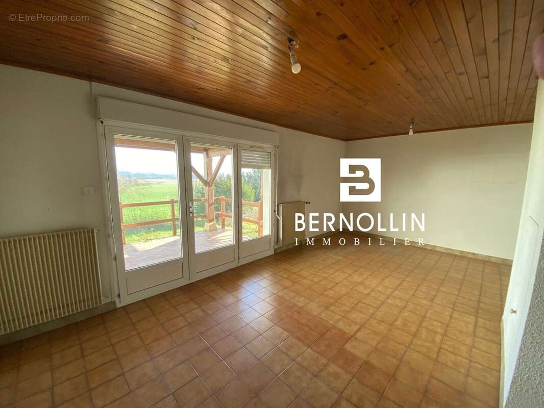 Maison à MONTREVEL-EN-BRESSE