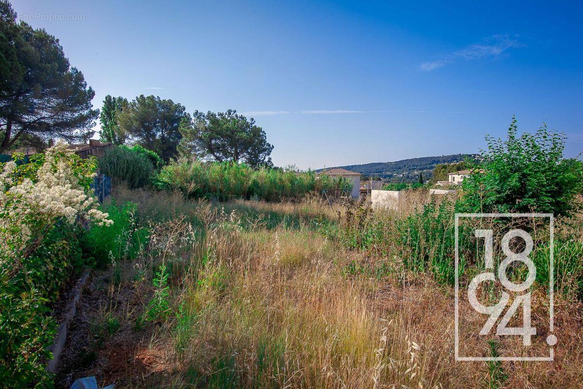 Terrain à VENTABREN