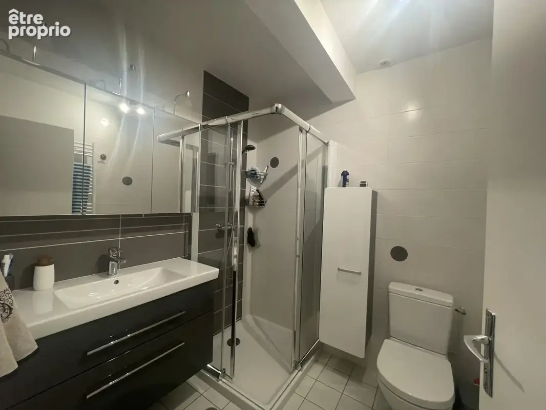 Très Beau pavillon familial , en impasse à LAVAL, proche commerces et transports - photo 13