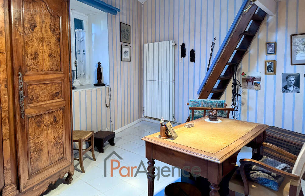 Maison à CHAILLEVETTE