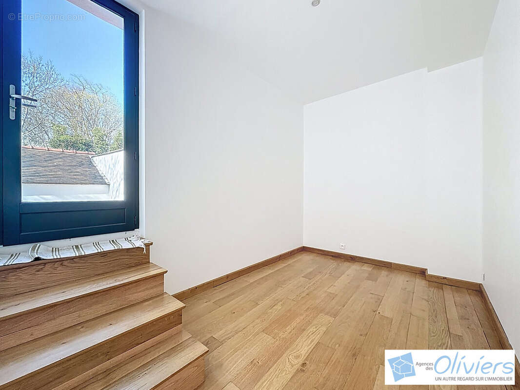 Maison 229 m² à Voisins-Le-Bretonneux  - photo 8