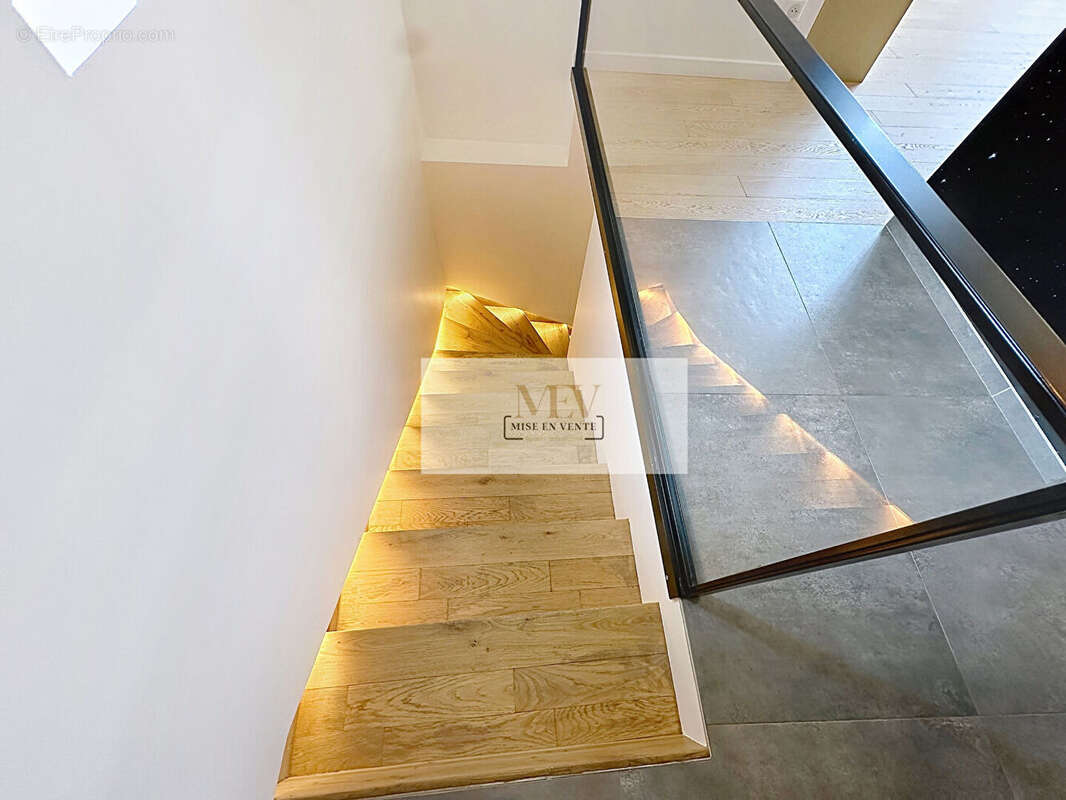 Maison de charme rénovée et agrandie 120 m² - prestations haut de gamme - terrain 293 m² - photo 3