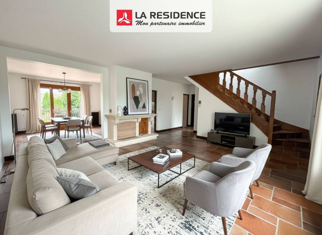 Maison à LE MESNIL-SAINT-DENIS