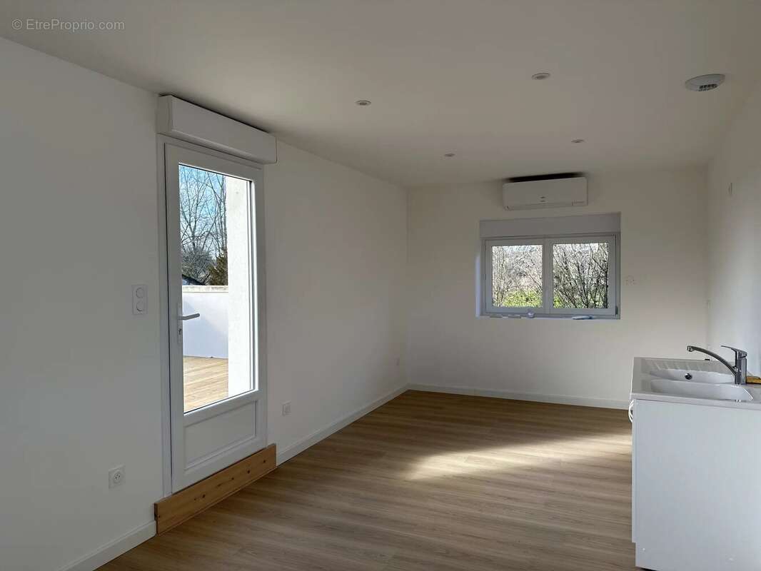 Maison à MONTIGNAC-LE-COQ