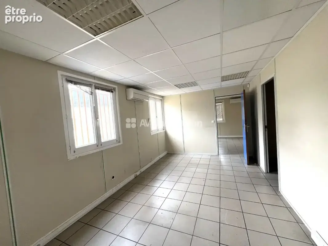 Commerce 915 m² à vendre à Douains (27120) - photo 4