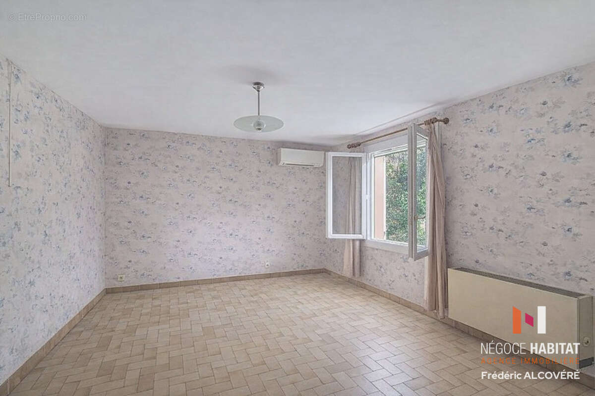 Maison 4 faces T7 composée de 2 appartements Terrain 700 m2 Sommières - photo 13