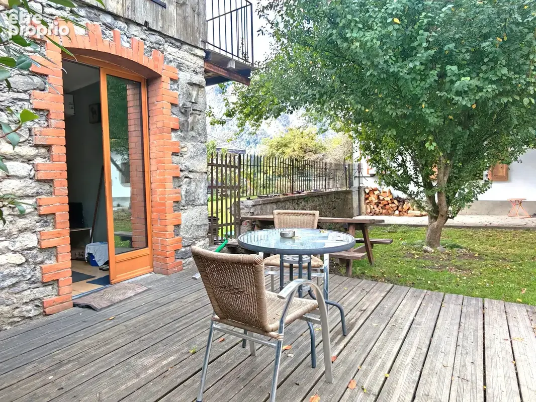 Chalet / mazot avec terrasse, jardin et parking – TANINGES - photo 1