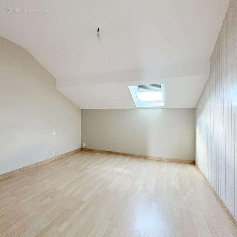 SOUS COMPROMIS Maison familiale avec garage et jardin clos au coeur de Saint-Lumine-de-Clisson - photo 11