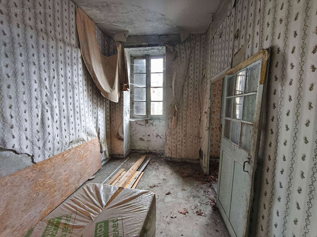 Maison 4 pièces à rénover 85m2 + box+ cours privative - photo 2