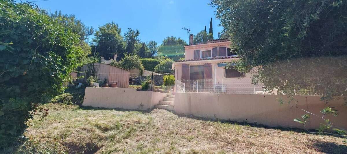 Appartement à TOURRETTE-LEVENS