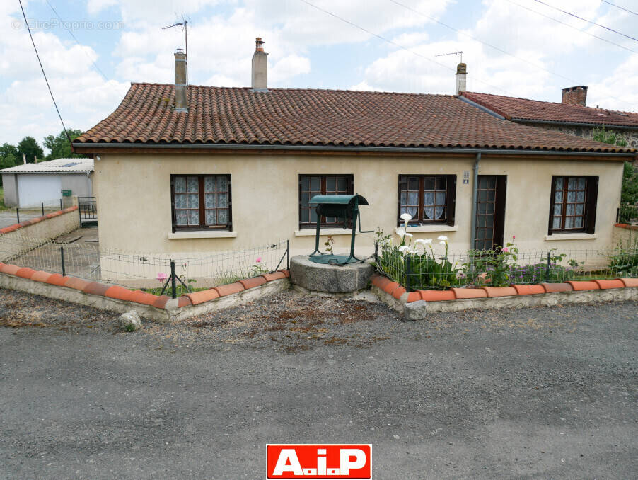 Maison à MONCOUTANT