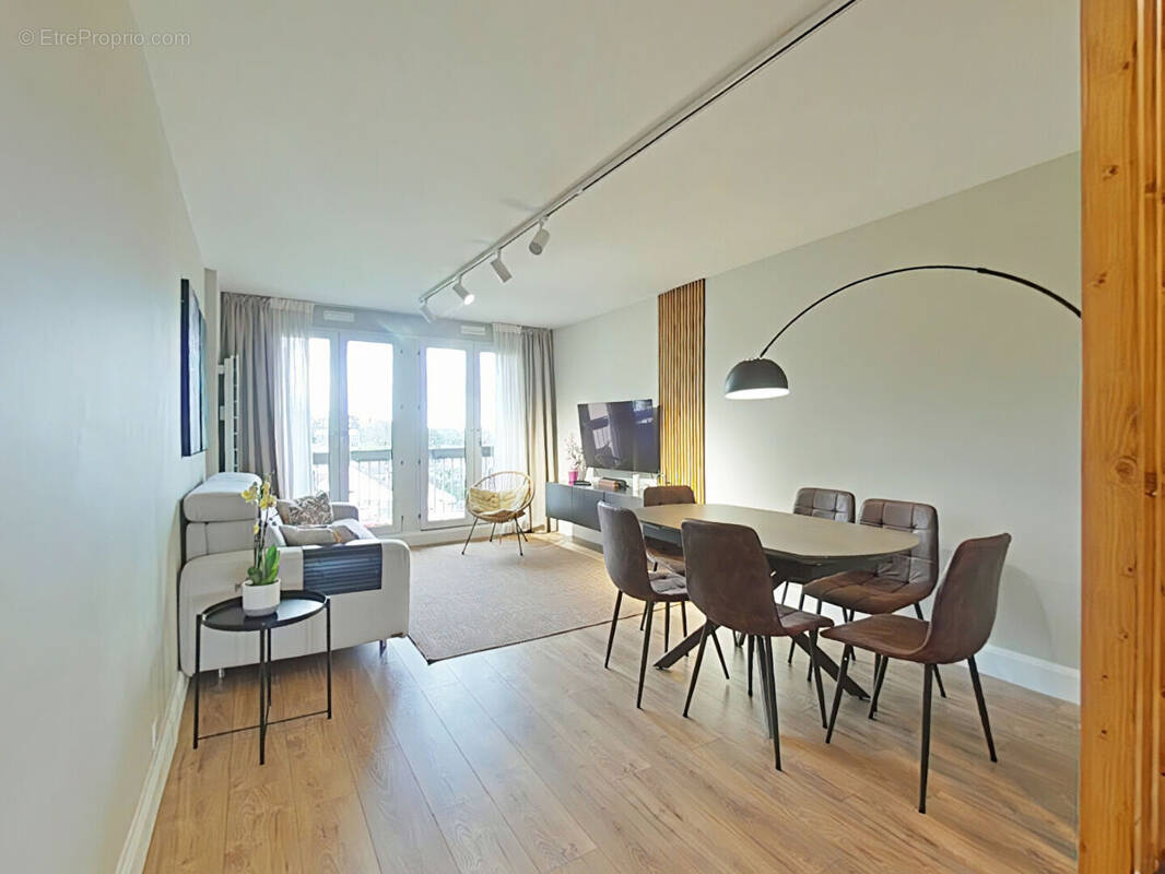 Appartement à FONTENAY-LE-FLEURY