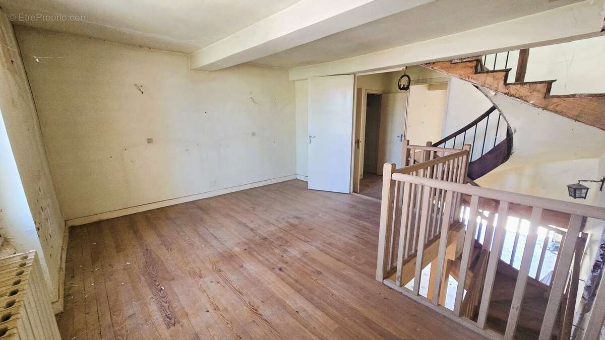 Maison a renover - photo 5
