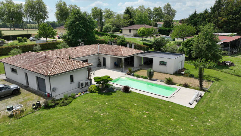 Maison à CASTELNAU-D&#039;AUZAN